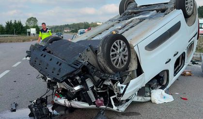 Biri takla attı biri refüje çıktı: 2 yaralı