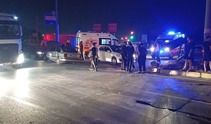 Akyazı Küçücek kavşağı'nda zincirleme kaza: 2 yaralı