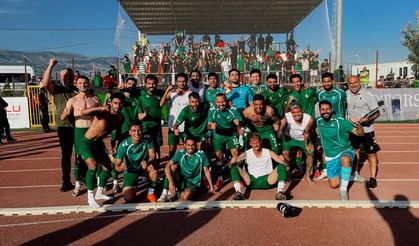 Sakaryaspor dolu dizgin: Kahramanmaraş’ta zafer pozu!