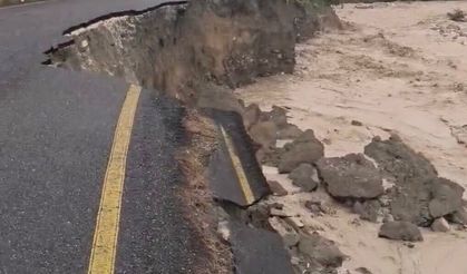 Dere taşma noktasına geldi: Hızlı akan sular yolu çökertti