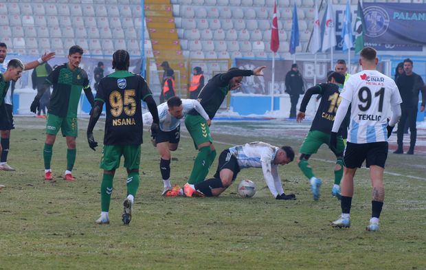 Trendyol 1. Lig: Erzurumspor FK: 0 - Sakaryaspor: 0 - MAÇTAN KARELER