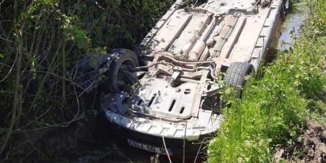 Kontrolden çıkan otomobil su kanalına düştü: 2 yaralı