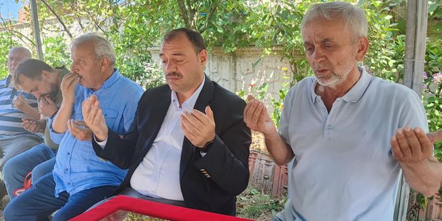Şehit babası Civelek, Vali Kaldırım'ın ziyaretinde Kur'an-ı Kerim okudu
