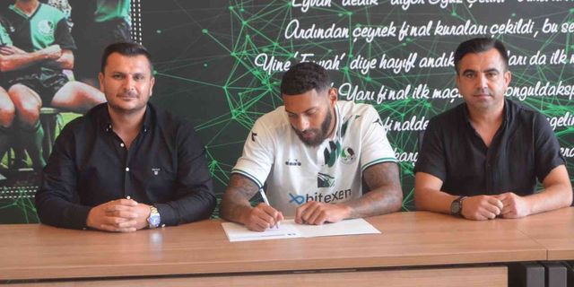 Sakaryaspor, Kaiyne River Woolery ile 2 yıllık sözleşme imzaladı