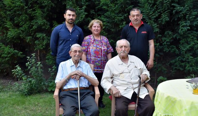 Hendek'in asırlık çınarları doğum gününde buluştu