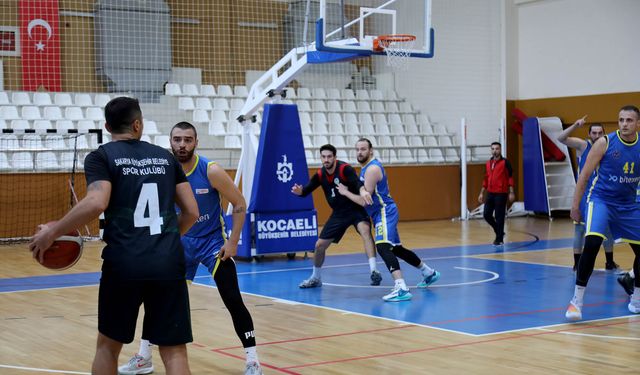 Büyükşehir basket hazırlık maçında Karamürselbey ile karşılaştı