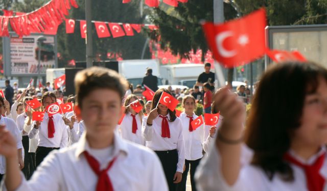 CUMHURİYET'İMİZİN 100. YAŞI ÇOŞKUYLA KUTLANDI