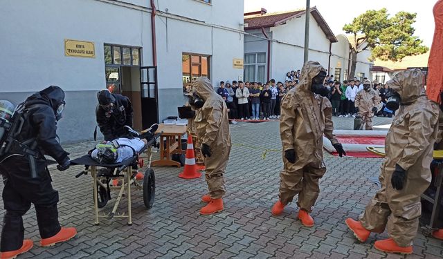 Öğrencilere KBRN tatbikatı yapıldı