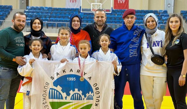 Büyükşehir sporcusu minderden şampiyon ayrıldı