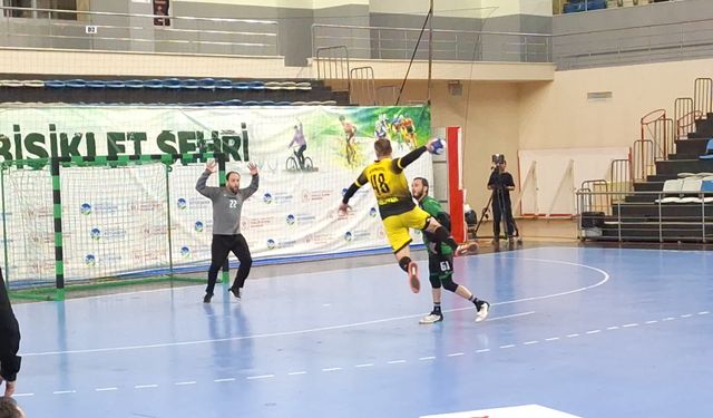 Büyükşehir Hentbol evinde kaybetti: 34-37