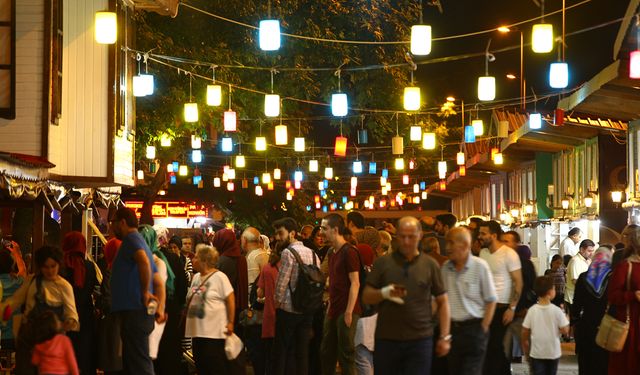 Ramazan Sokağı kapılarını açıyor: 11 ayın sultanı Büyükşehir’le dolu-dolu geçecek