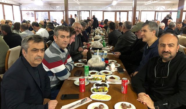 Arifiye Öğretmen Lisesi mezunları geleneksel iftar yemeğinde bir araya geldi