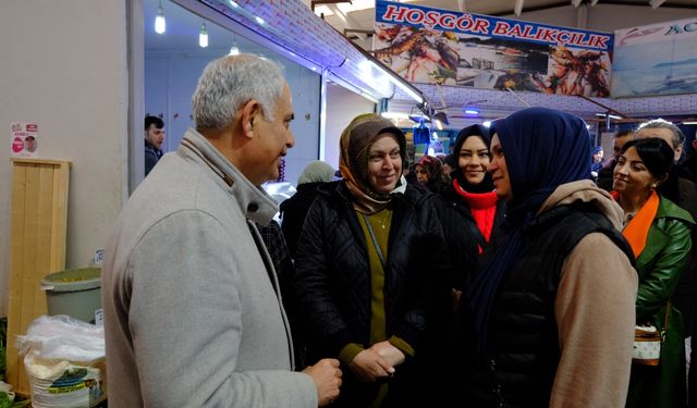 Bilecik Belediye Başkan adayı Yaman, kapalı pazar yerinde esnaf ve vatandaşlarla buluştu