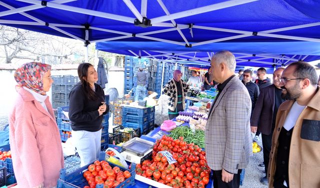 Bilecik Belediye Başkan adayı Yaman, pazar esnafını ziyaret etti