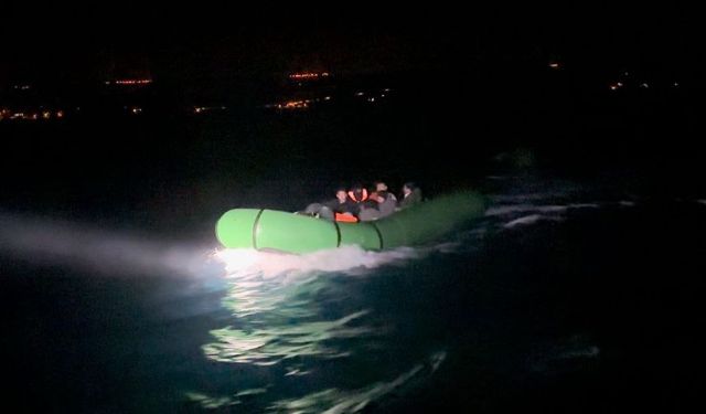 Çanakkale açıklarında 18 düzensiz göçmen yakalandı