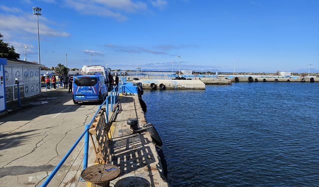 Çanakkale'de düzensiz göçmenleri taşıyan lastik bot battı