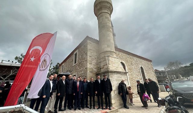 Çanakkale'de restorasyonu tamamlanan Çınarlı Köyü Tarihi Camisi yeniden ibadete açıldı