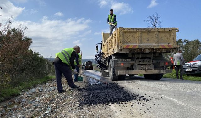 Çanakkale’de yangından etkilenen köy yollarında onarım başladı