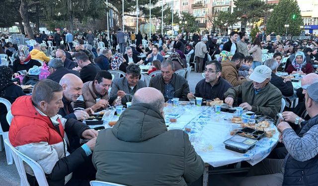 Cumhur İttifakı Kırklareli Belediye Başkan Adayı Bulut, iftarda vatandaşlarla bir araya geldi