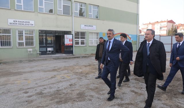 Edirne Valisi Sezer yıkımı yapılacak okulda incelemelerde bulundu