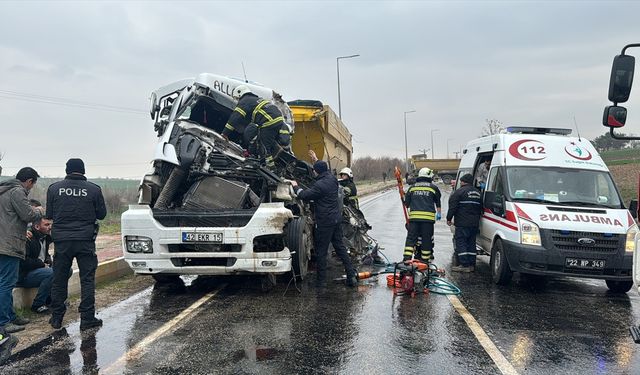 Edirne'de hafriyat kamyonlarının çarpıştığı kazada 1 kişi öldü