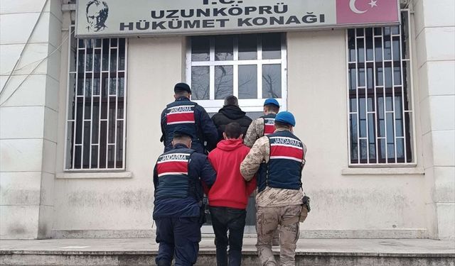 Edirne'de Yunanistan'a kaçarken yakalanan zanlı ile 2 insan kaçakçısı tutuklandı