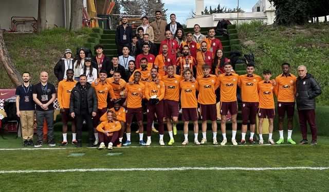 Galatasaray Fan Token sahibi taraftarlar, futbolcularla buluştu