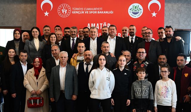 Gençlik ve Spor Bakanı Osman Aşkın Bak, amatör sporcularla bir araya geldi: