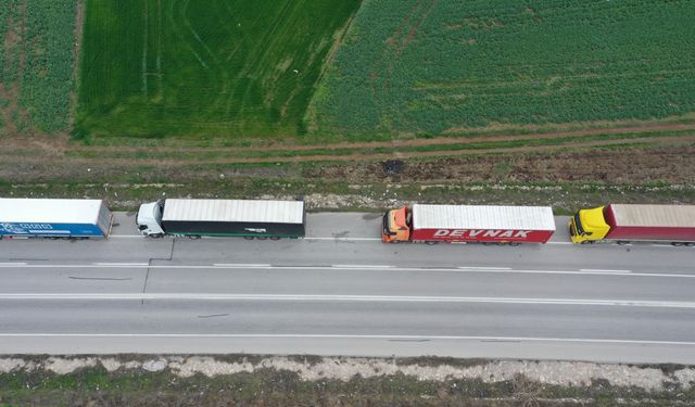 Hamzabeyli'de 17 kilometrelik tır kuyruğu oluştu