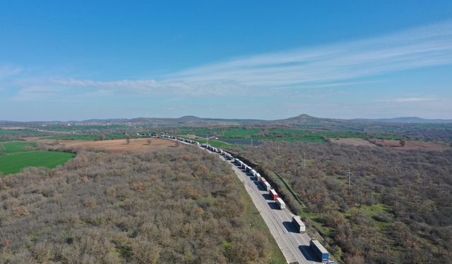 Hamzabeyli'de 21 kilometrelik tır kuyruğu oluştu