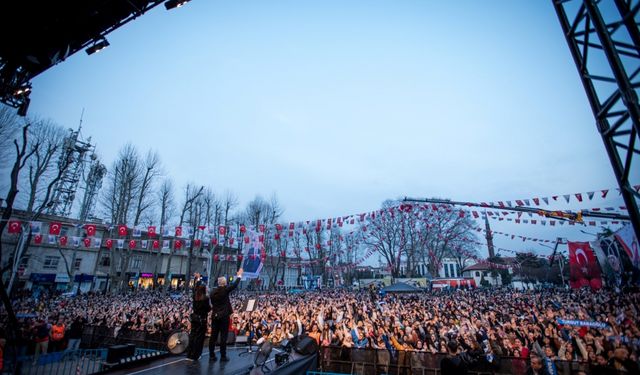 Hendek'te şarkıcı Sefo konser verdi