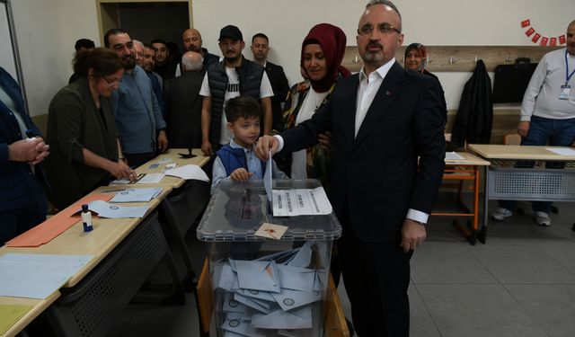 İçişleri Bakan Yardımcısı Bülent Turan oyunu Lapseki'de kullandı