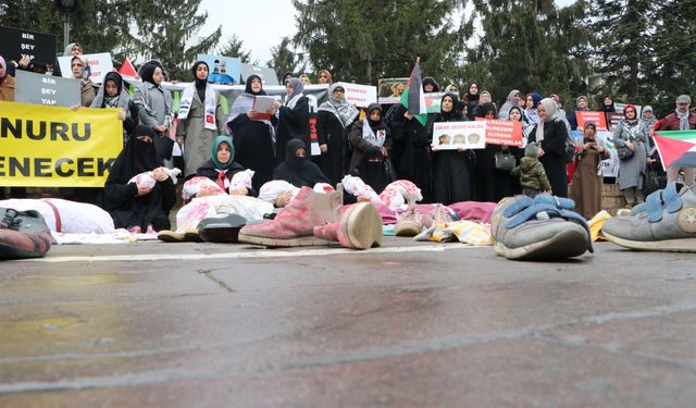 İsrail'in Gazze'ye yönelik saldırıları Sakarya'da kadınlar tarafından protesto edildi