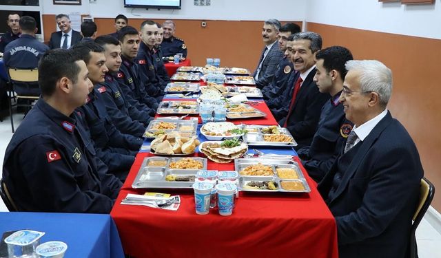 Kırklareli Valisi Ekici, jandarma personeli ile iftar yaptı