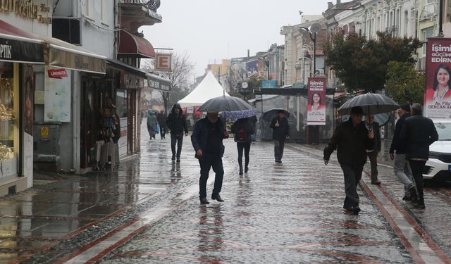 Kırklareli ve Edirne'de aralıklarla sağanak etkili oluyor