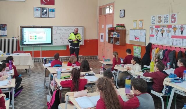 Kırklareli'nde öğrencilere trafik eğitimi verildi