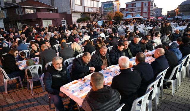 Lapseki Belediyesi, Cumhuriyet Mahallesi'nde iftar verdi