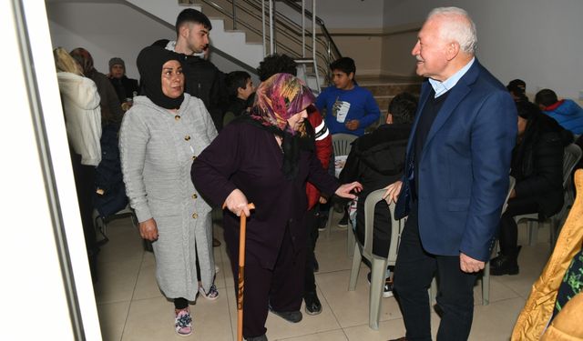 Lapseki Belediyesi ilk iftarını Dalyan Mahallesi'nde verdi