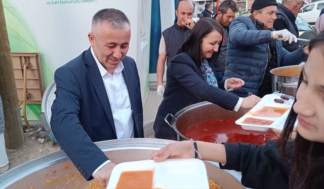 Pazaryeri Belediyesinin ilçe meydanındaki iftarına binlerce kişi katıldı