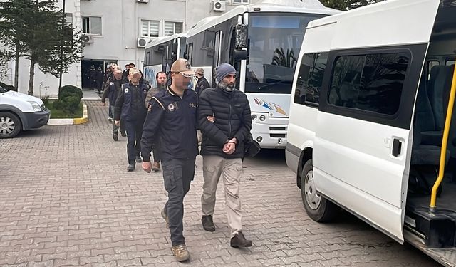 Sakarya'da DEAŞ'a yönelik Bozdoğan-11 operasyonlarında yakalanan 33 şüpheliden 14'ü tutuklandı