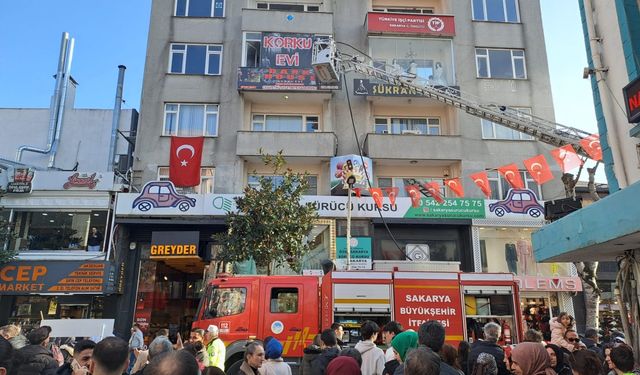 Sakarya'da iş yerinde çıkan yangın söndürüldü