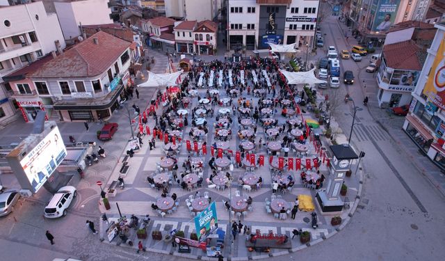 Sındırgı'da Galatasaray taraftarları iftarda buluştu