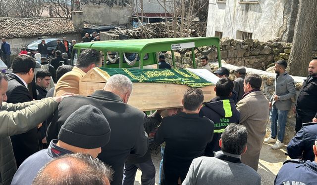 Tekirdağ'daki trafik kazasında ölen 5 kişiden 4'ü Kırklareli'nde defnedildi