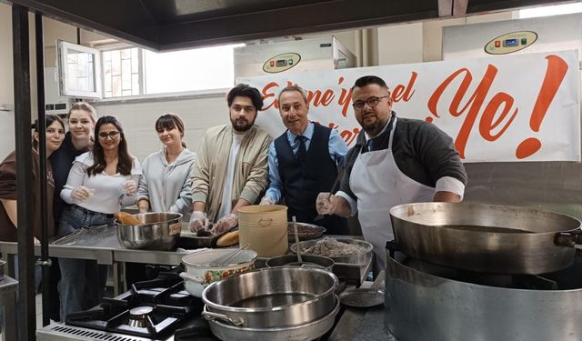 Turizm öğrencileri Edirne tava ciğerinin hazırlanışını ustasından öğrendi