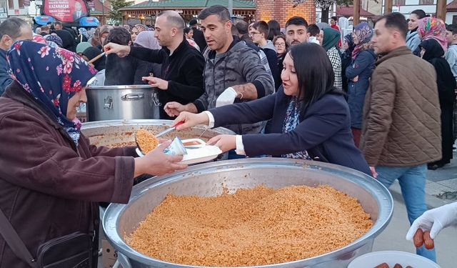 Bilecik Pazaryeri’nde 5 bin kişi aynı sofrada oruç açtı