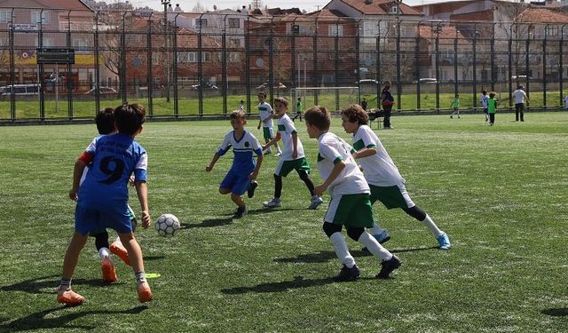 Bursa'daki İlkokul Futbol Şenliği’nde kupalar sahiplerini buldu