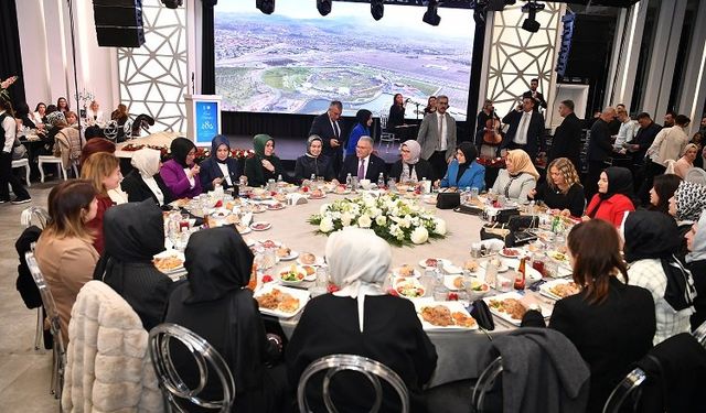 Büyükkılıç ailesinden renkli '8 Mart' kutlaması