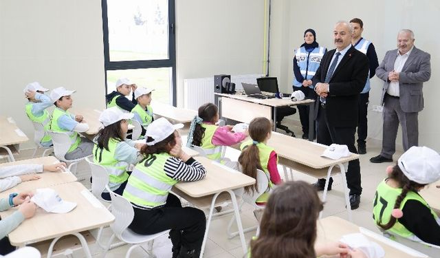 Gebze'de ilk trafik dersi Başkan Büyükgöz'den