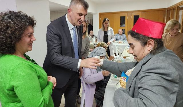 Gölcük'ün çınarları Başkan Sezer'i konuk etti