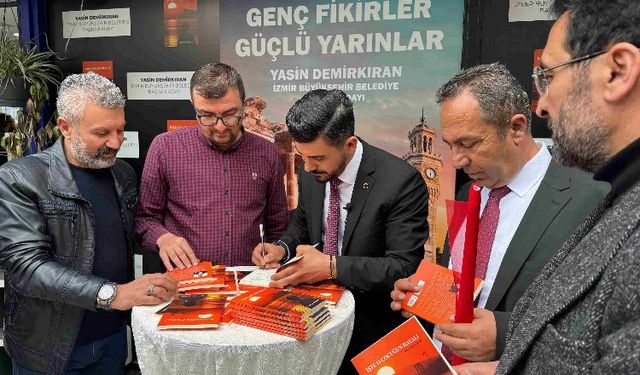 İzmir'de bağımsız genç başkandan imza günü